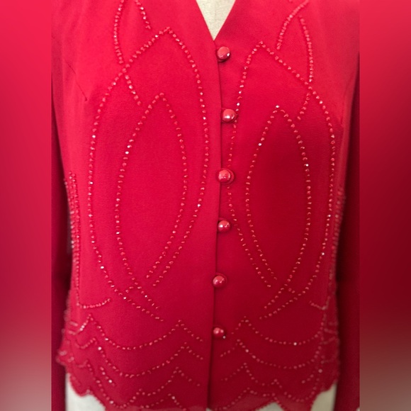 Chic Red Button-Up Blouse - Picture 4 of 13